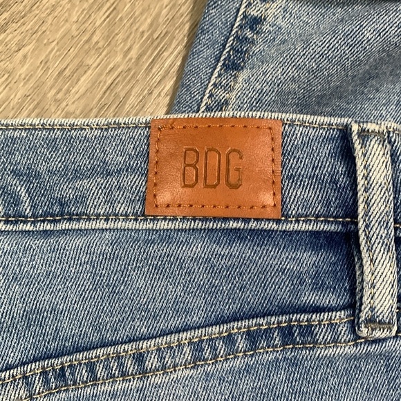 Urban Outfitters BDG Girlfriend High-Rise Cropped Lt. Wash Stretch Jeans size 31 - Picture 5 of 10